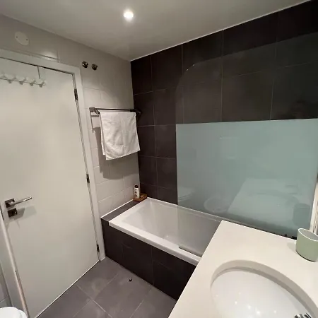 Elegant Castle View Lägenhet